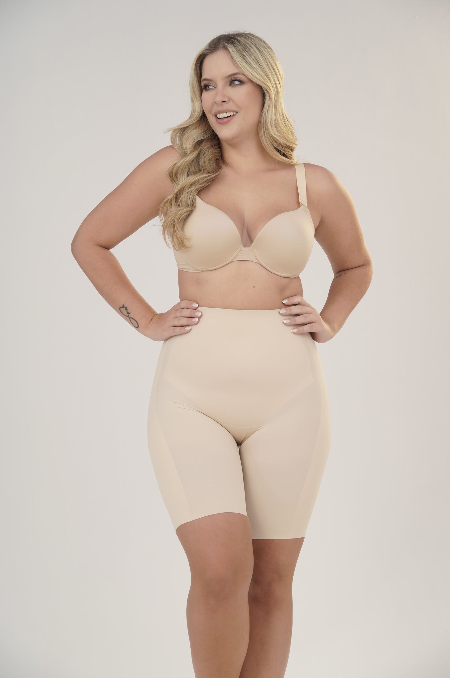 HIGH WAIST SHORT