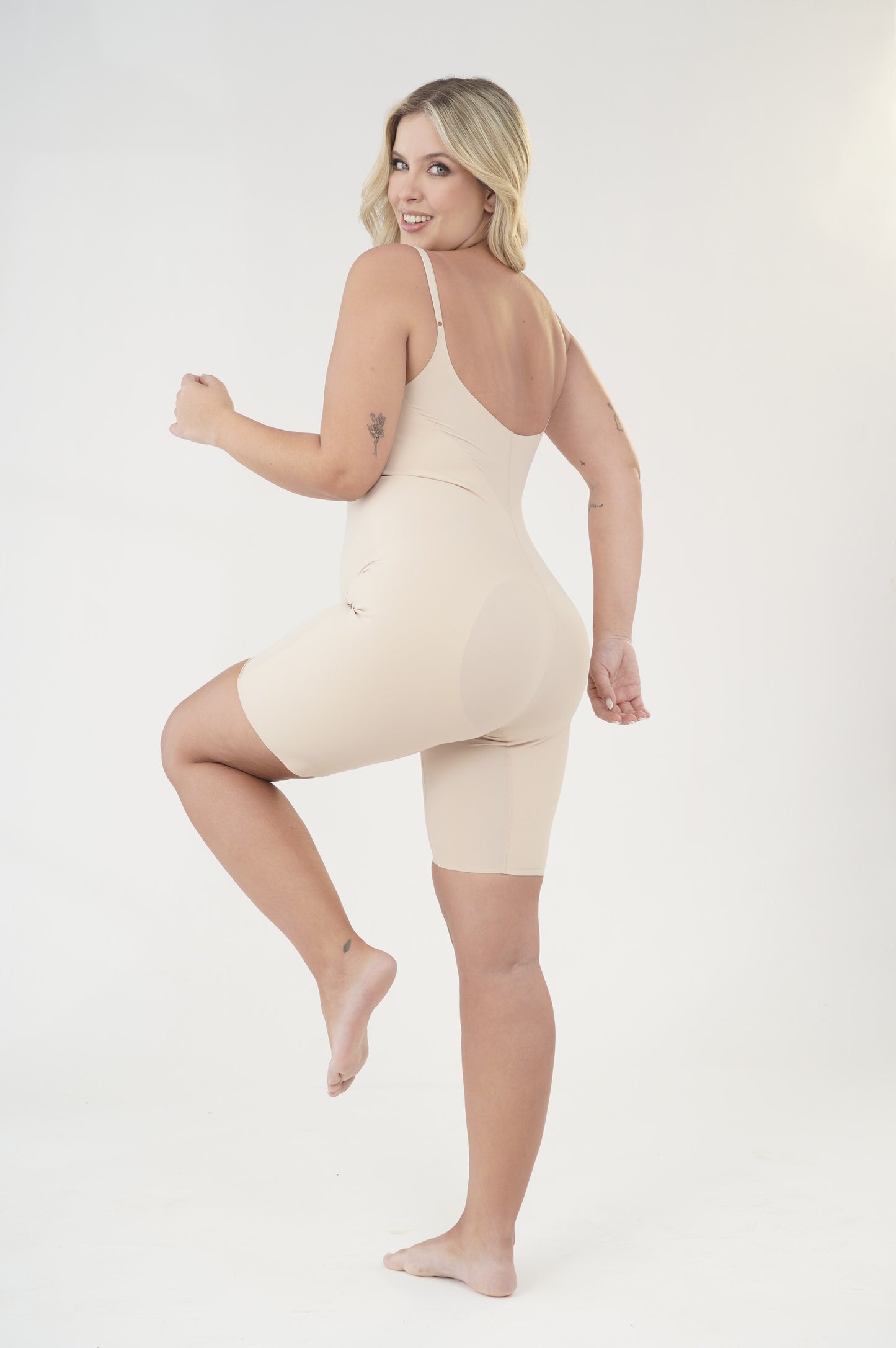 BODY SHORT