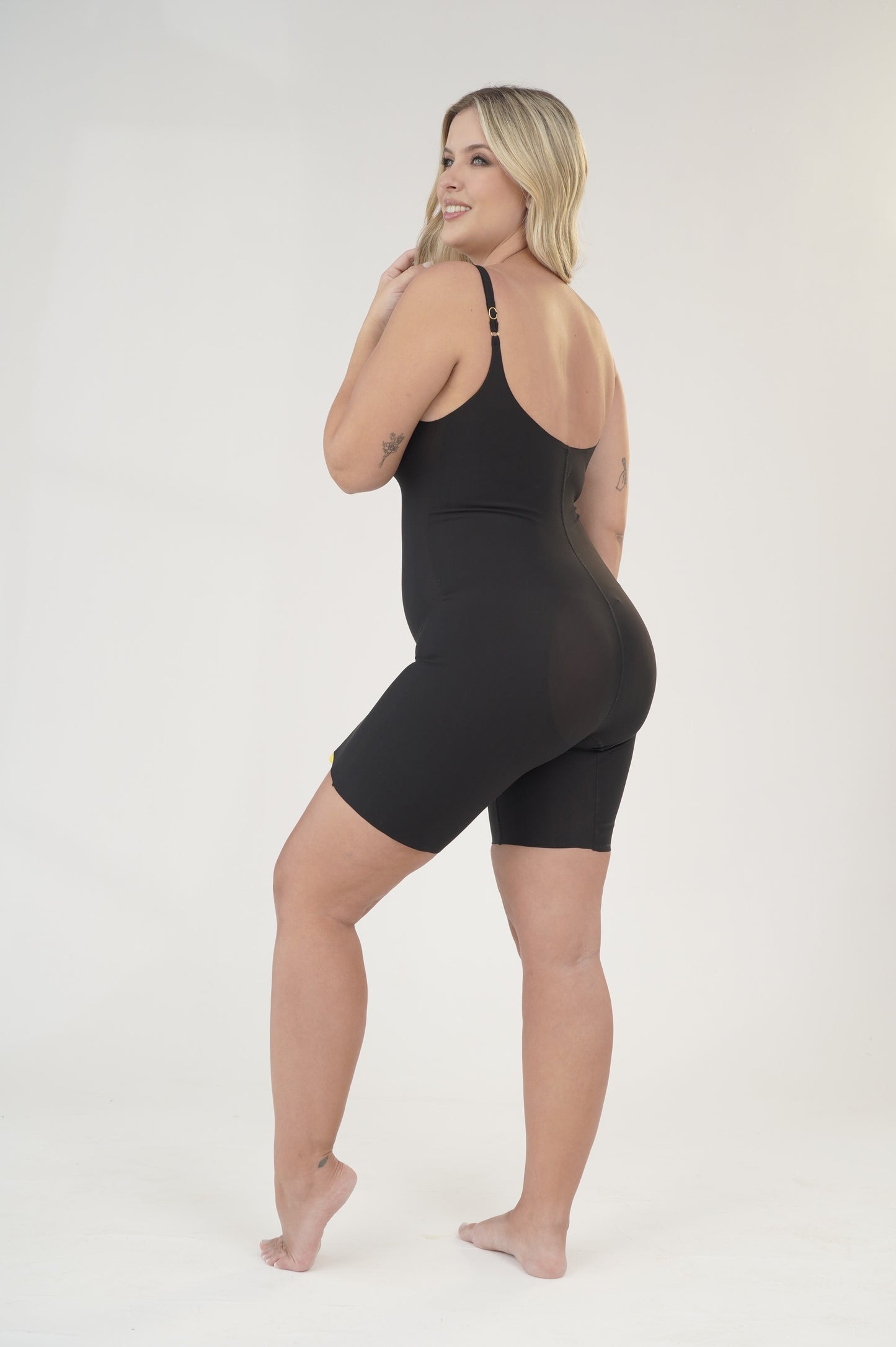 BODY SHORT